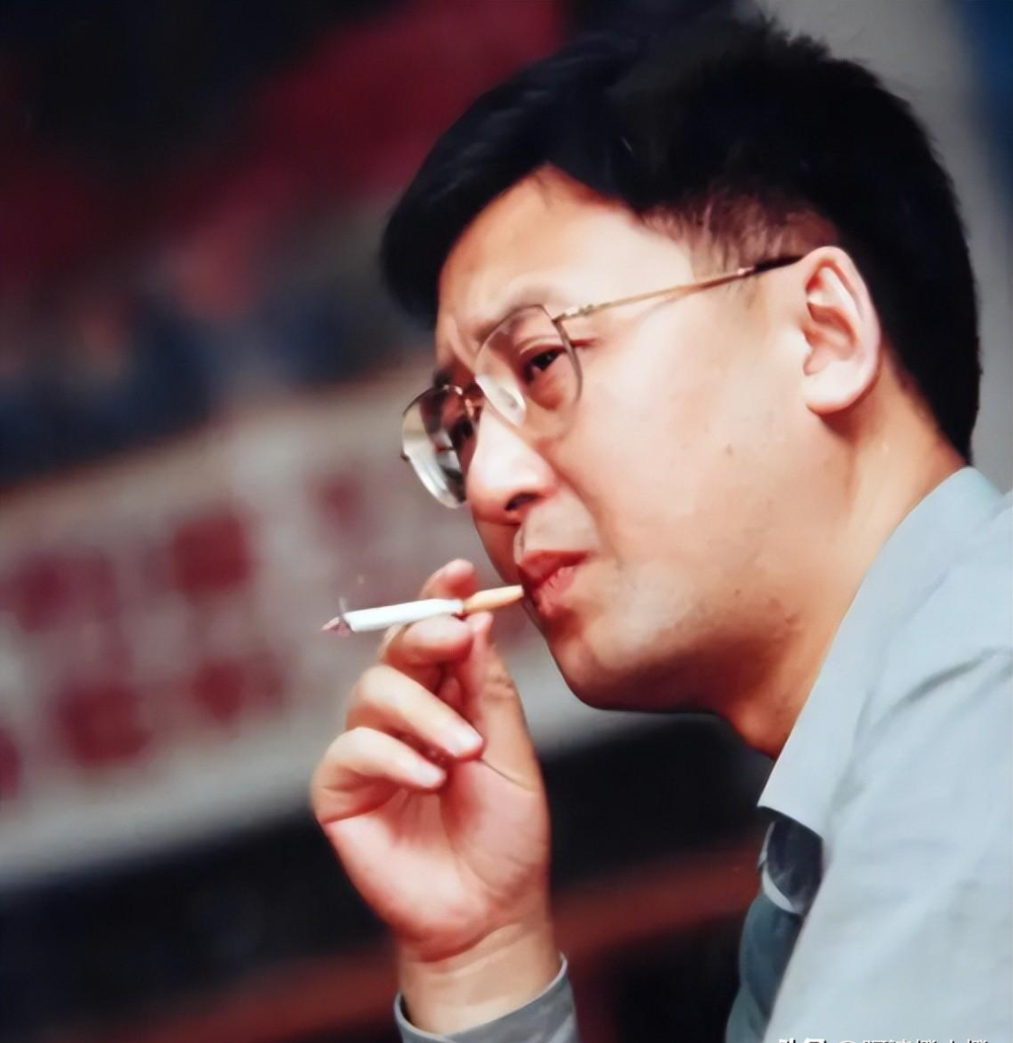 开云-放弃副市长跑去捡破烂,如今身无分文,却成了四川的骄傲